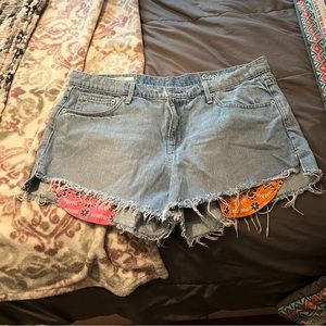 Size 9 Gap girlfriend shorts